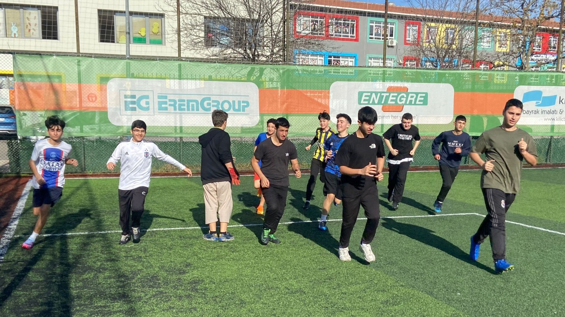 Okulumuz Gençler Futbol Takımı Çalışmaları Devam Ediyor